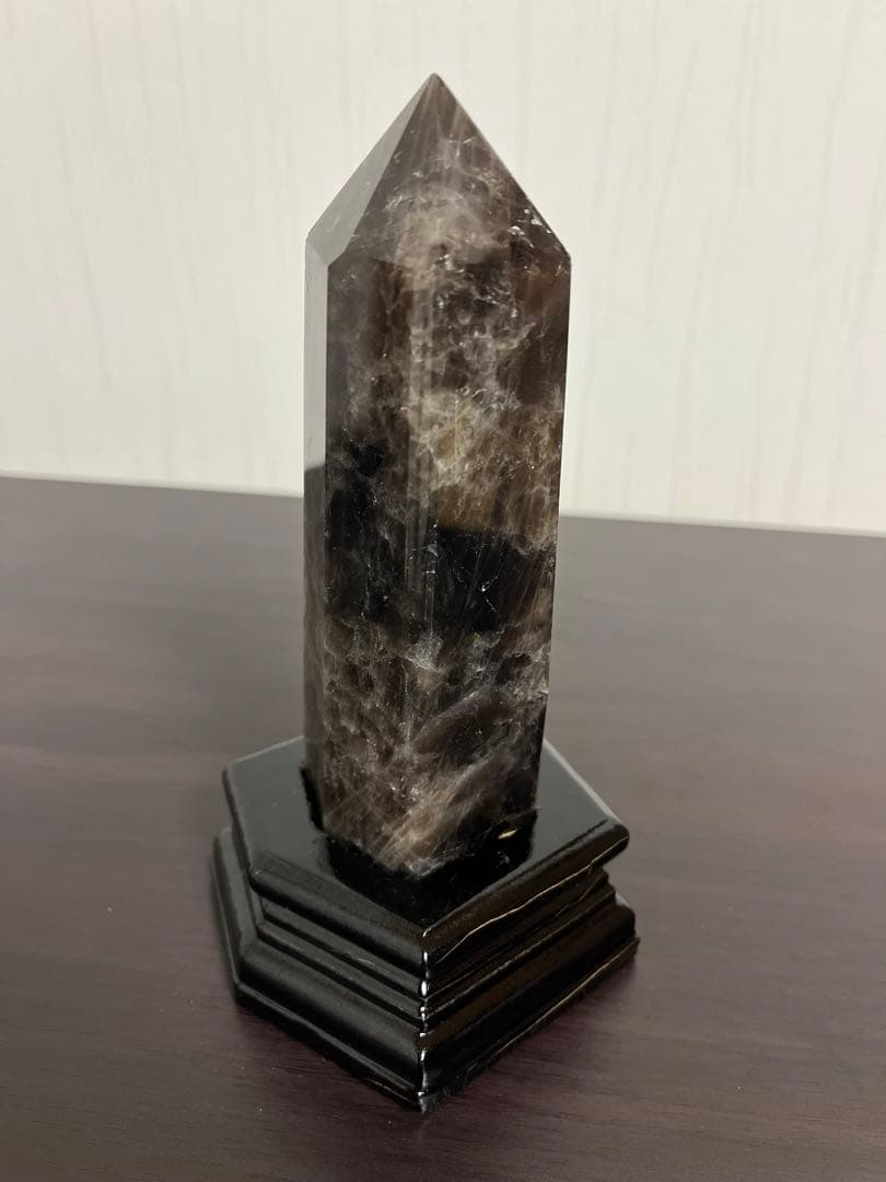 超希少　純天然黒水晶　モリオン鉱石六角柱　台座付き