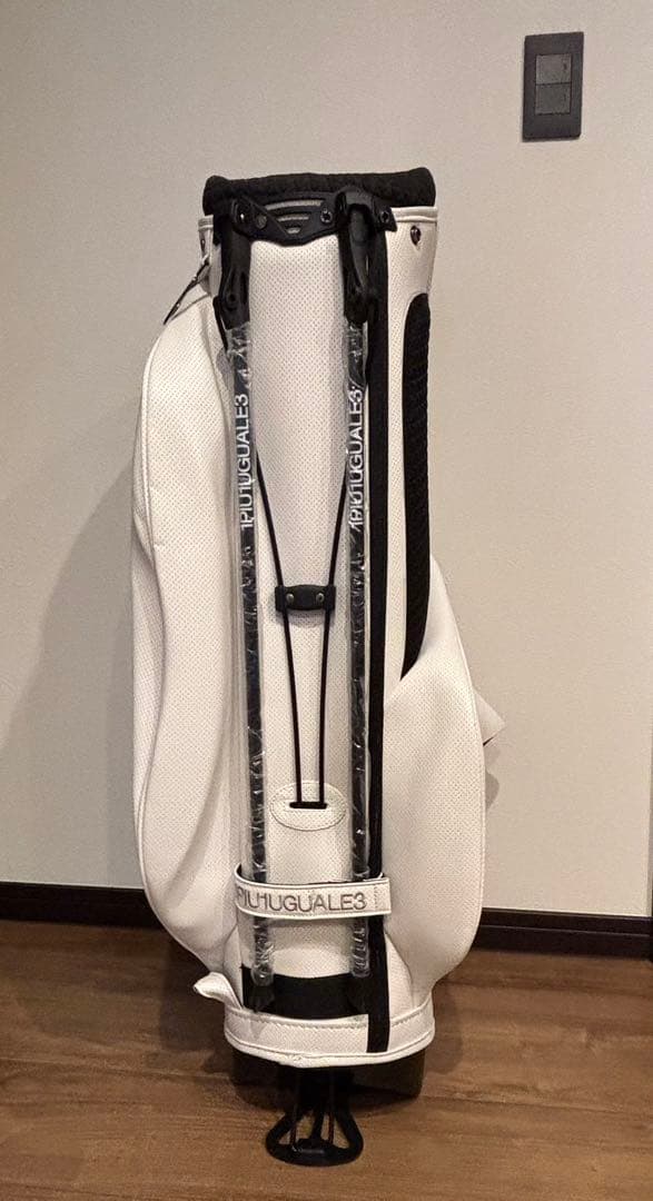 1PIU1UGUALE3 ホワイトキャディバッグ