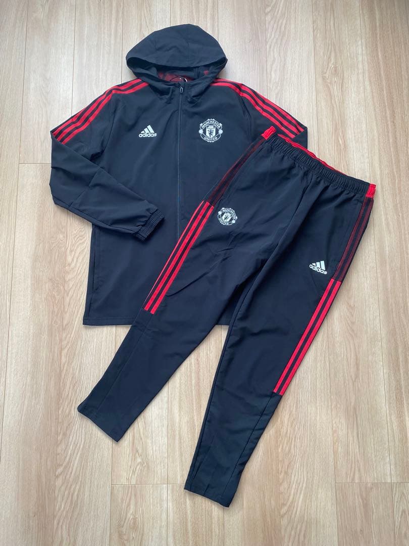 【未使用品】21-22 マンチェスターユナイテッドプレゼンテーションスーツ