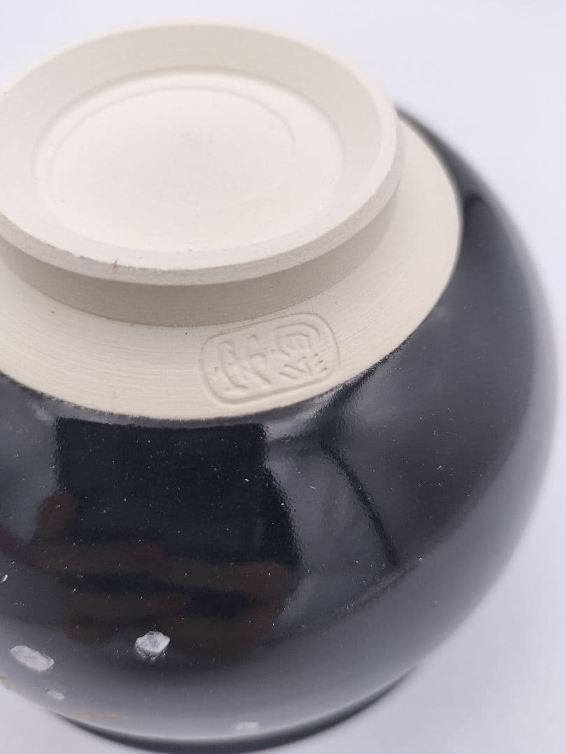 c410【新品・未使用】茶碗 黒仁清 柊に雪 水出絢 紙箱 茶道具