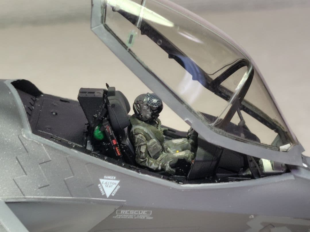 タミヤ F-35A 1/48スケール プラモデル完成品