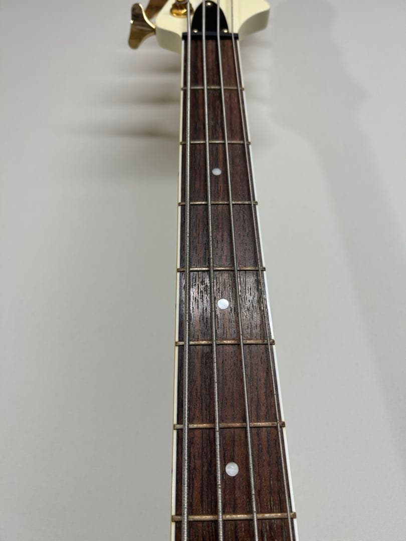 Burns London Bison Bass White エレキベース 廃盤