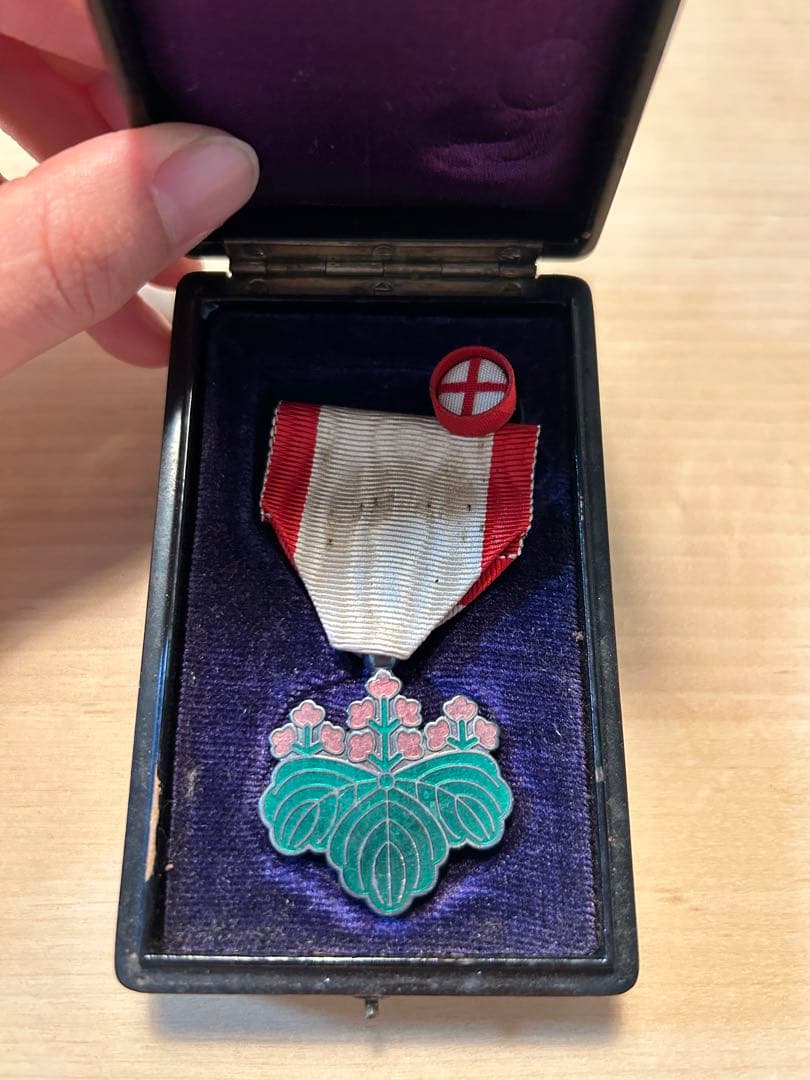 勲七等青色桐葉章 勲章 旧日本軍 メダル 箱付き