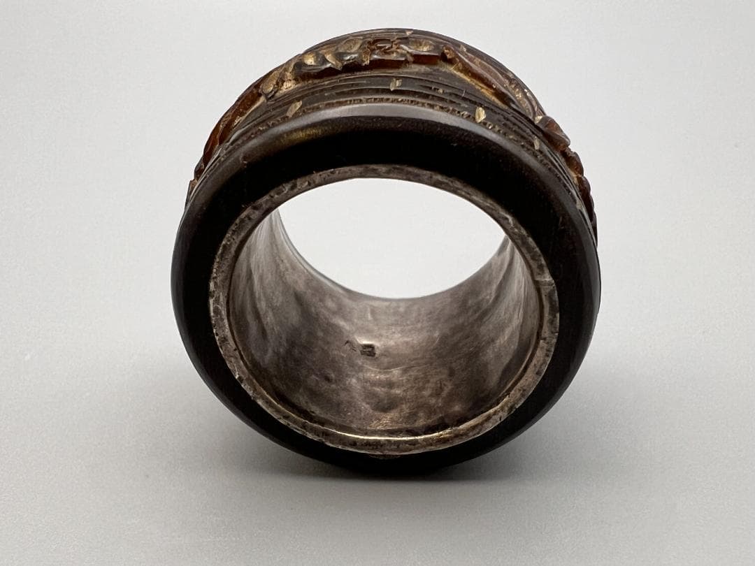 東泰堂専用　角彫　親指リング　斑指　泰昌在銘　竹梅　回字文　手彫　内銀　約17g