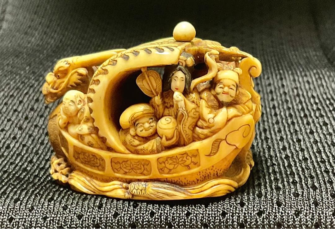 七福神宝船牙彫根付 銘：玉宝斎（龍珍）