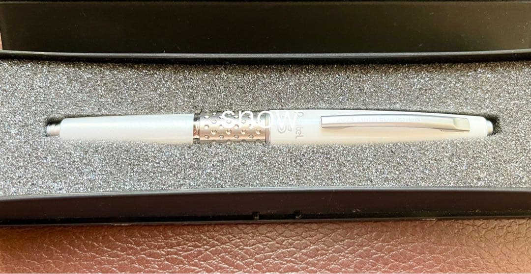 ケリー 韓国限定 オールホワイト カスタムグリップ ぺんてる シャープペンシル