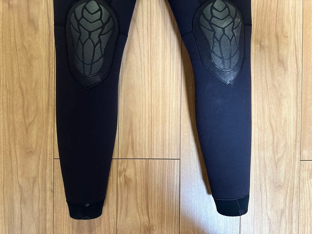 ウェットスーツ　セミドライ5mm-3mm ネックエントリータイプ