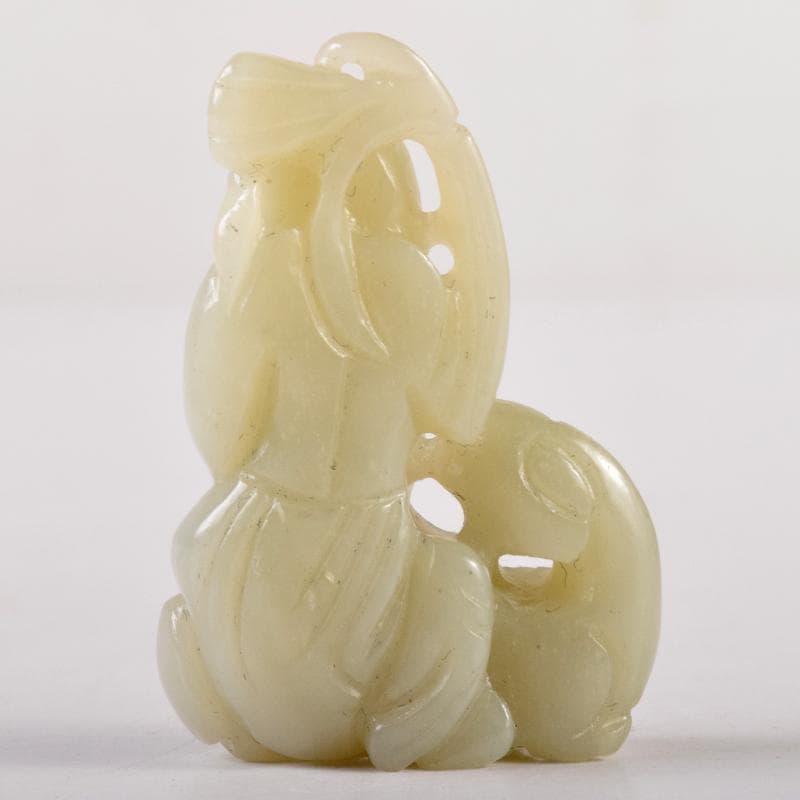 中国　玉石彫刻　天女　根付　紙鎮　置物　C　8063E