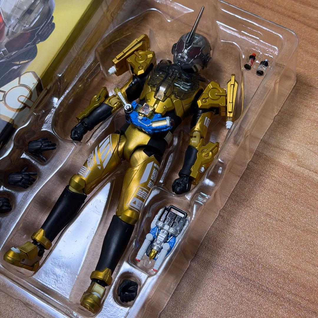 【中古美品】S.H.フィギュアーツ 仮面ライダーグリス