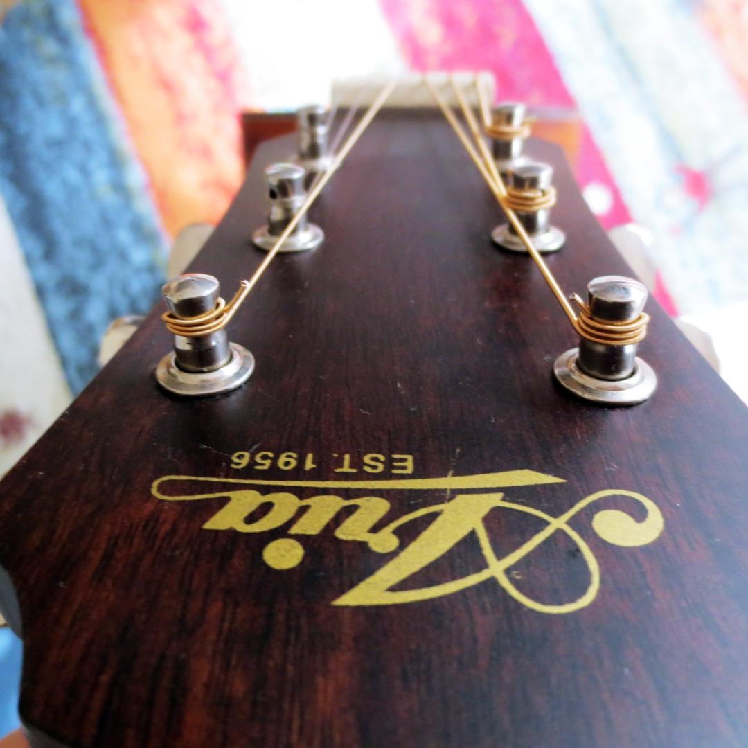 マーチン000-28を思わせるオープンギアなペグ,いい音で奏でるアコギ