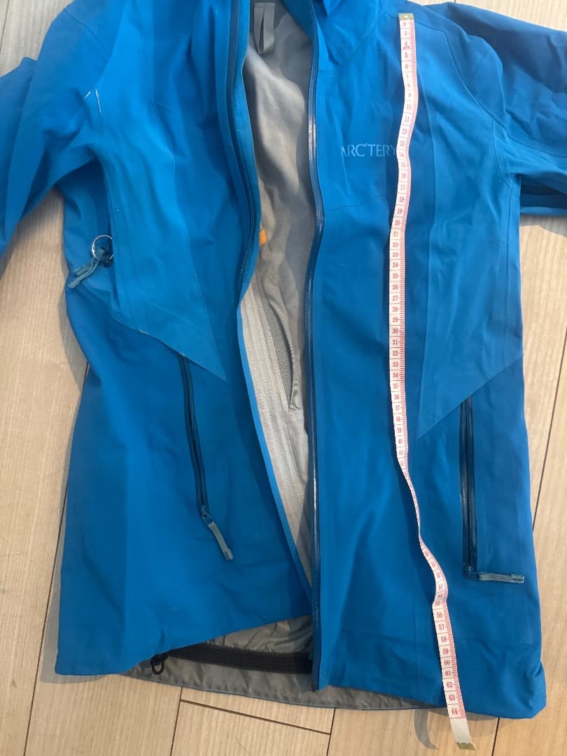 Arc’teryx women’s size small ski jacket