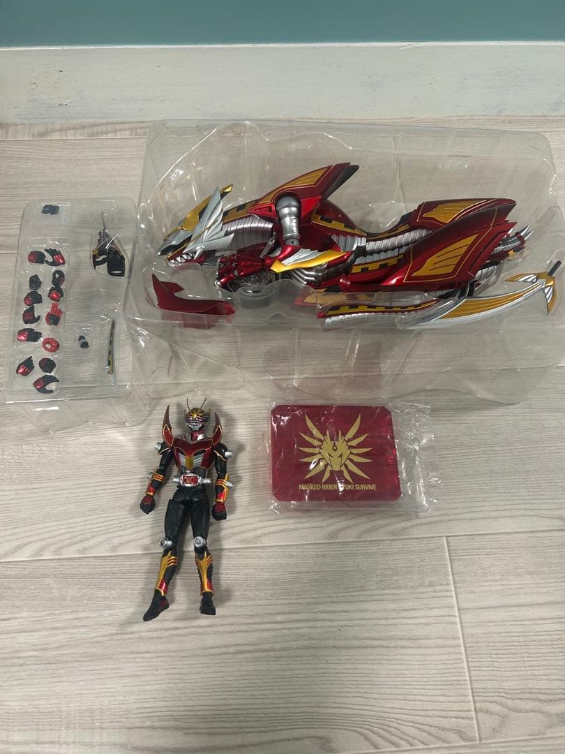 t854 SHFiguarts仮面ライダー龍騎サバイブ&ドラグランザー