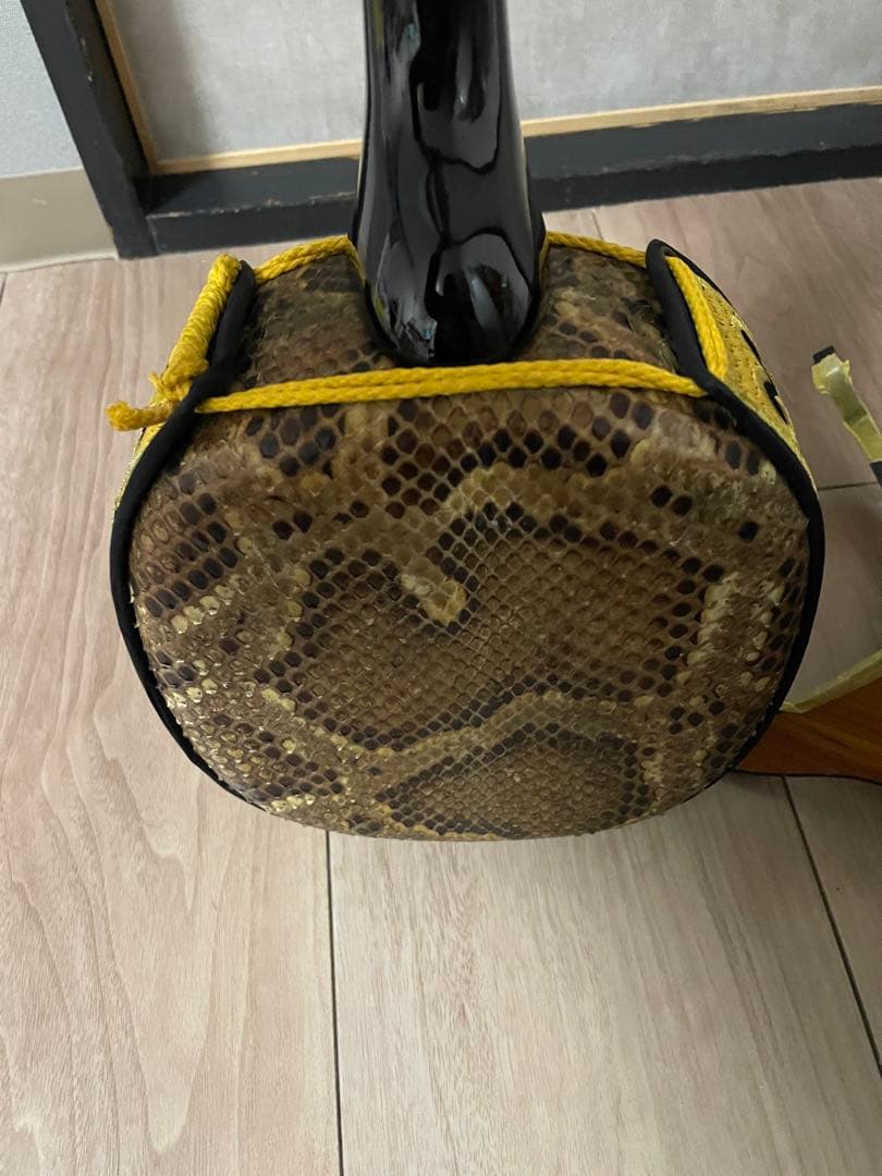 三線 本体 本革強化張 棹重量532g ケース付き