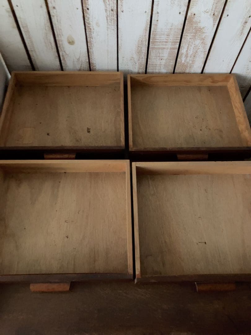 ヴィンテージ　レトロ　迫力のある　木製7段チェスト ダークブラウン　小引き出し