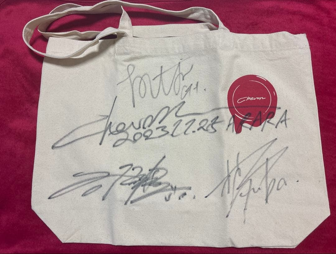 Chevonトートバッグ　サイン入り