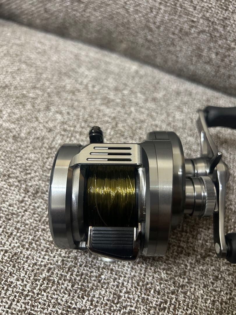 SHIMANO カルカッタコンクエストDC 200HG 右ハンドル