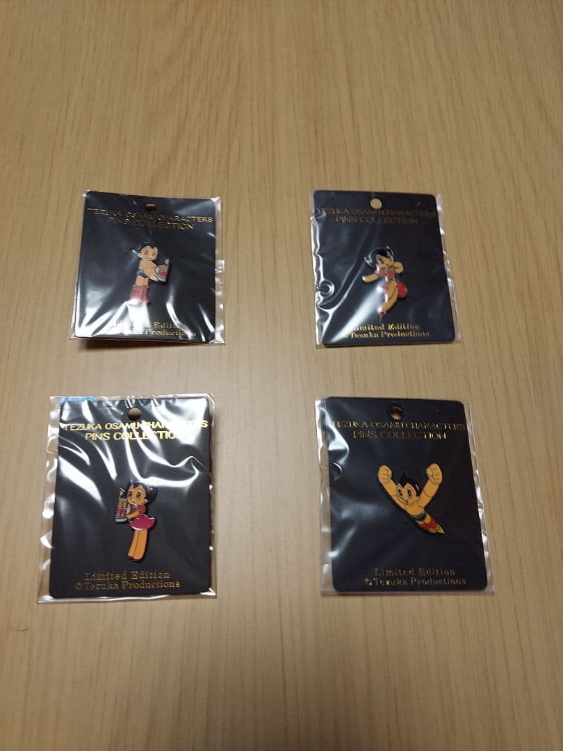 【新品未使用】鉄腕アトム　手塚治虫　キャラクター ピンバッジ　限定版 4個セット