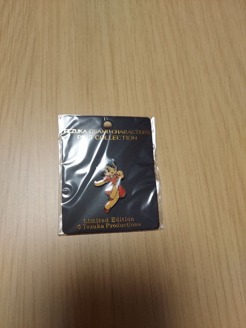 【新品未使用】鉄腕アトム　手塚治虫　キャラクター ピンバッジ　限定版 4個セット