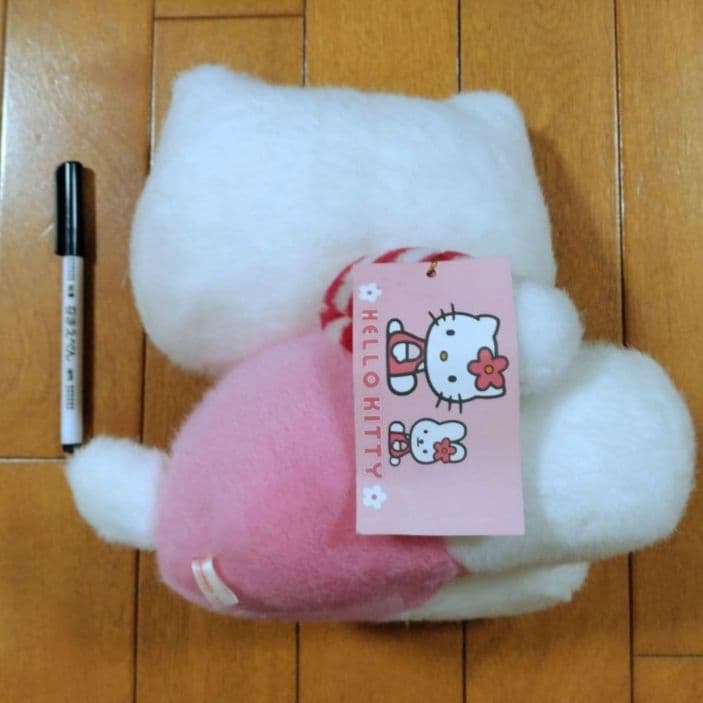 サンリオ　希少　年代物　ハローキティ　おすわり　ぬいぐるみ　タグ付き