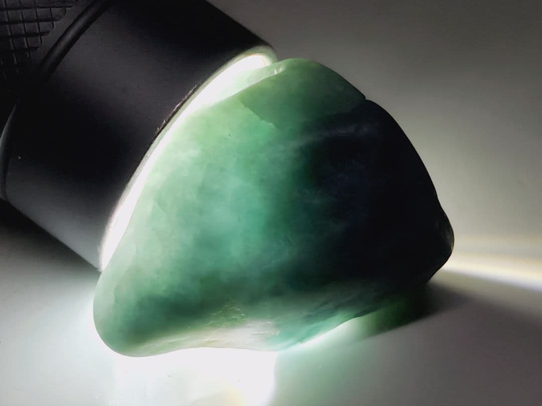 コン沢 10g 翡翠 ヒスイ 原石 鑑賞石 自然石 誕生石 鉱物 鉱石 水石