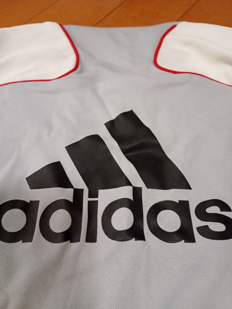 adidas Liverpool FC ジャージ グレー