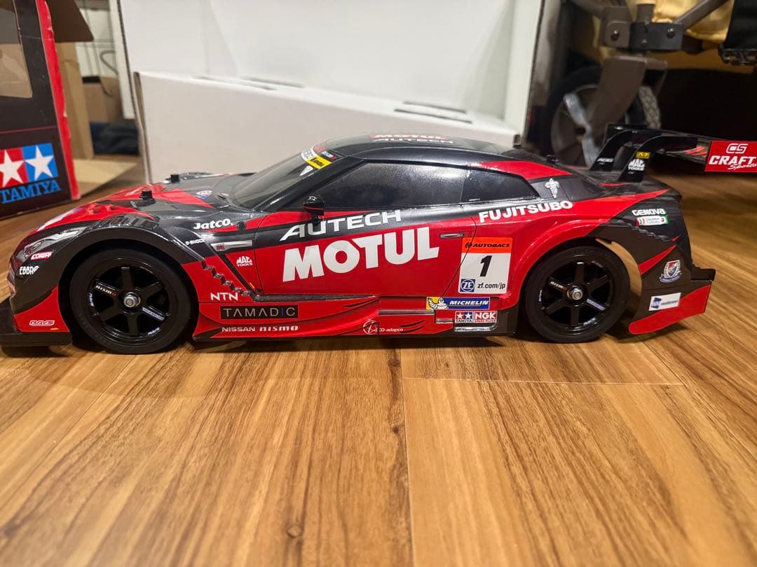 AUTECH Motul GT-R 1/10 ラジコンカー