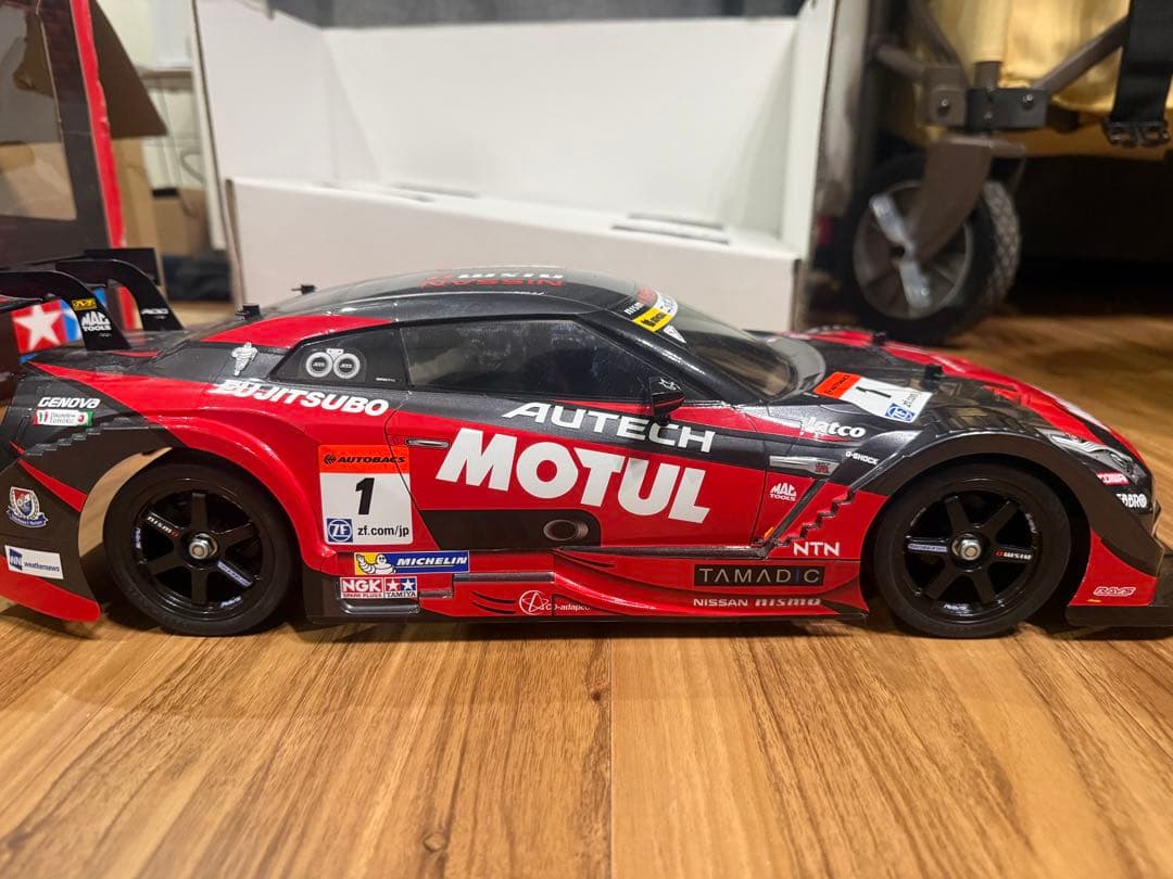 AUTECH Motul GT-R 1/10 ラジコンカー