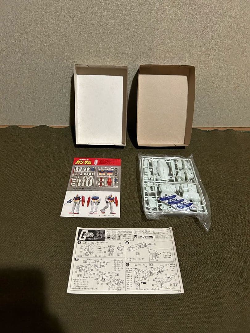 ②【1/144】バンダイ ガンダム 【説明書2枚/サーベル2本】 旧キット