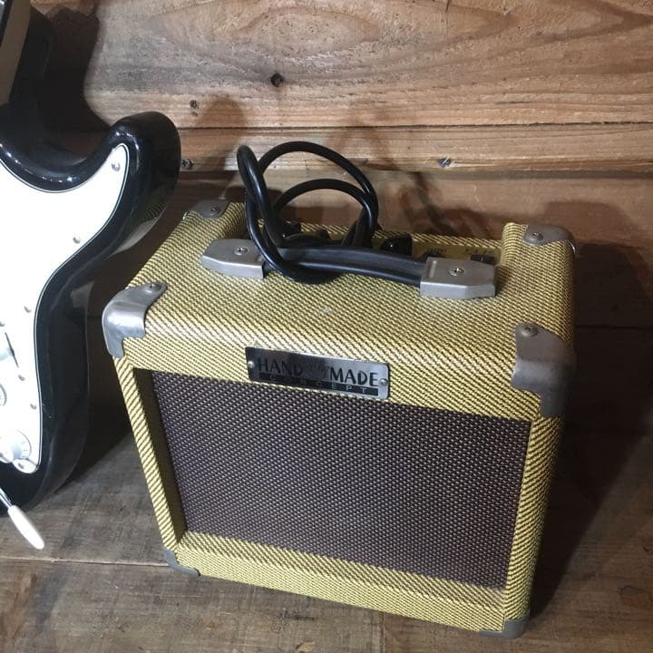 送料込み Bacchus Universal Series ストラト アンプ付属