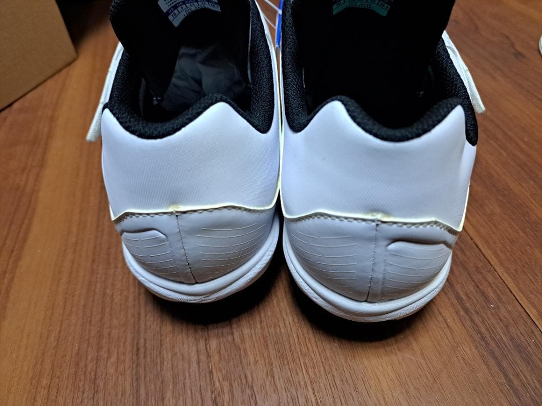 新品ミズノ野球金具スパイク　白　28㎝　マジックテープ式　右足ピ革付