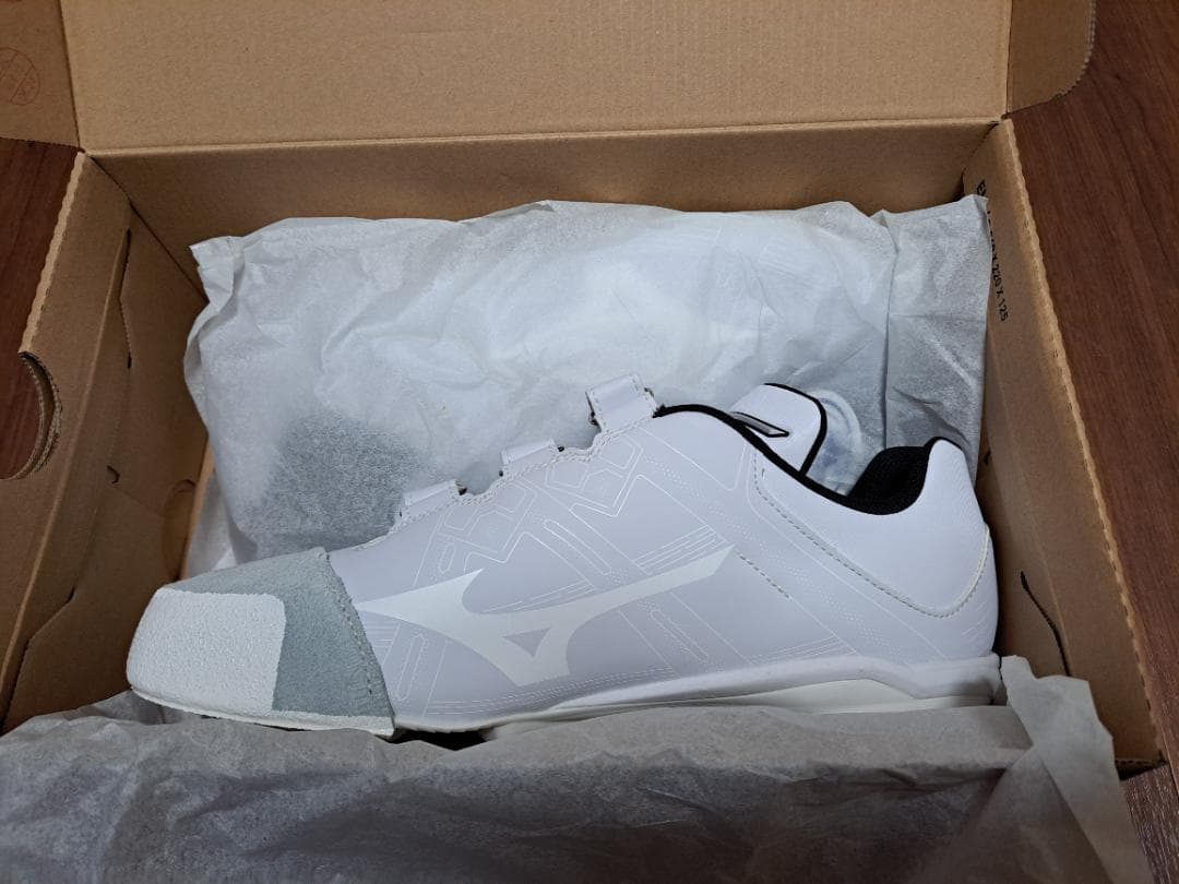 新品ミズノ野球金具スパイク　白　28㎝　マジックテープ式　右足ピ革付