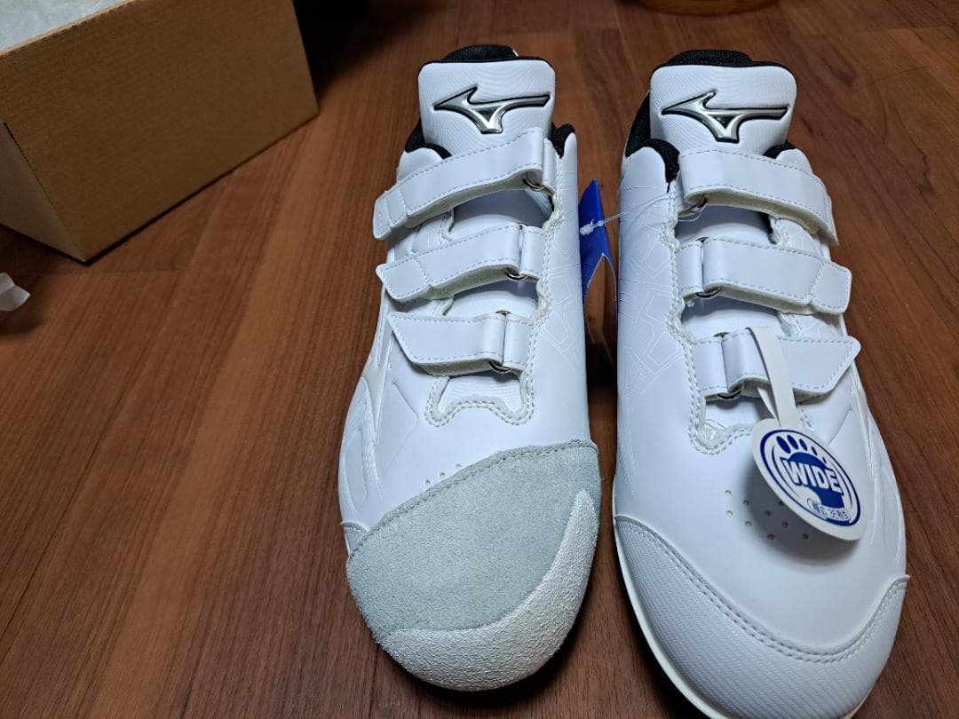 新品ミズノ野球金具スパイク　白　28㎝　マジックテープ式　右足ピ革付