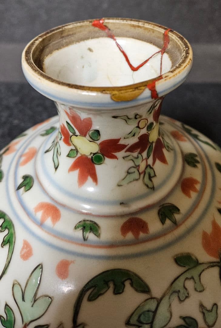 中国古美術　古陶磁器　古玩　明朝　古赤絵　天啓赤絵　五彩　花図瓶　壺　胴継ぎ有り