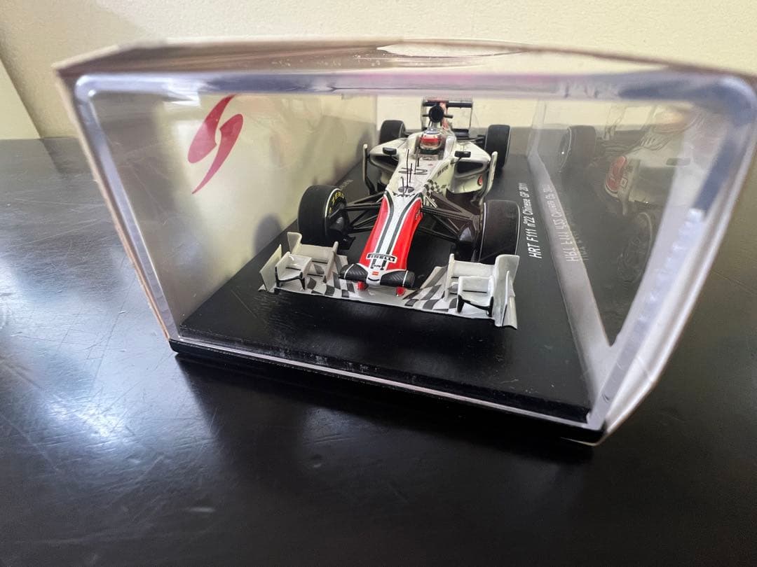 入手困難F1 HRT F111 ナレインカーティケヤン直筆サイン入り 1:43