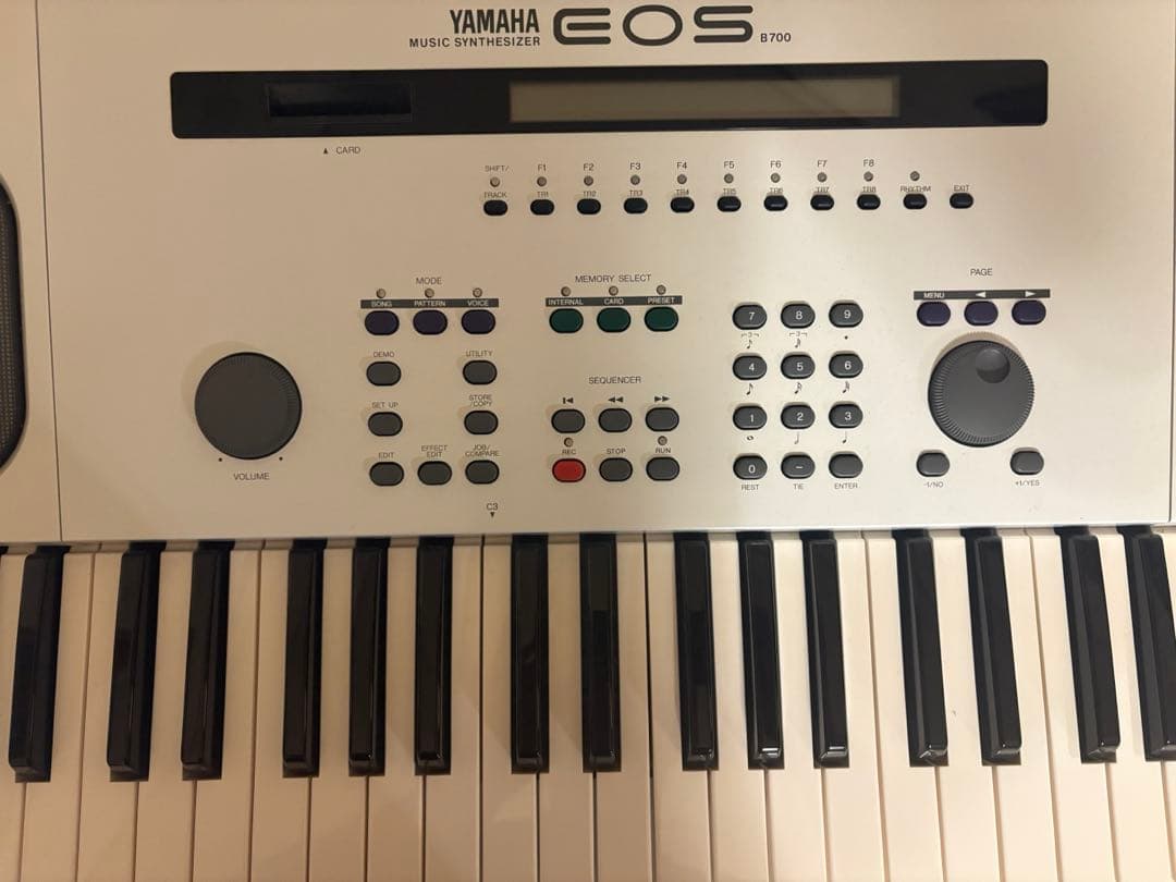 シンセサイザーYAMAHA EOS B700