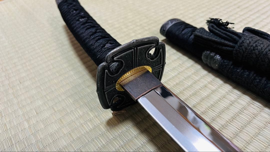 模造刀 太刀 漆黒刀 山本勘助太刀拵え 左文字 石目鞘 龍目貫 251020-1