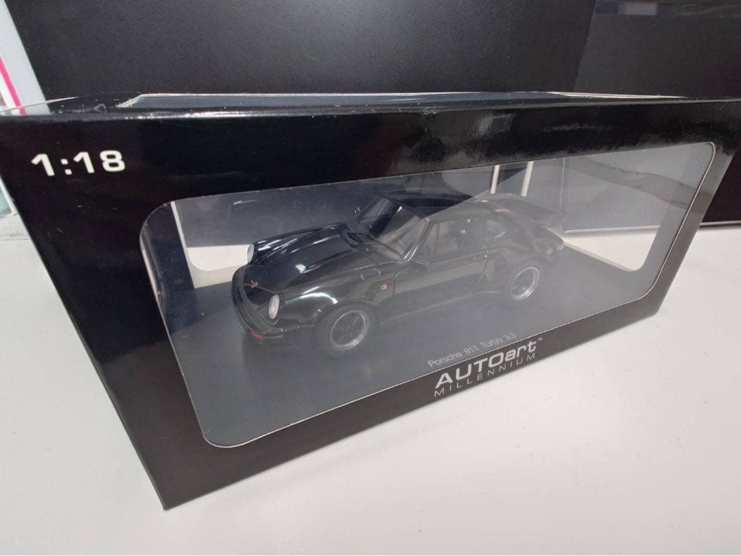 オートアート1/18ミニカー ポルシェ911　930ターボ　3.3