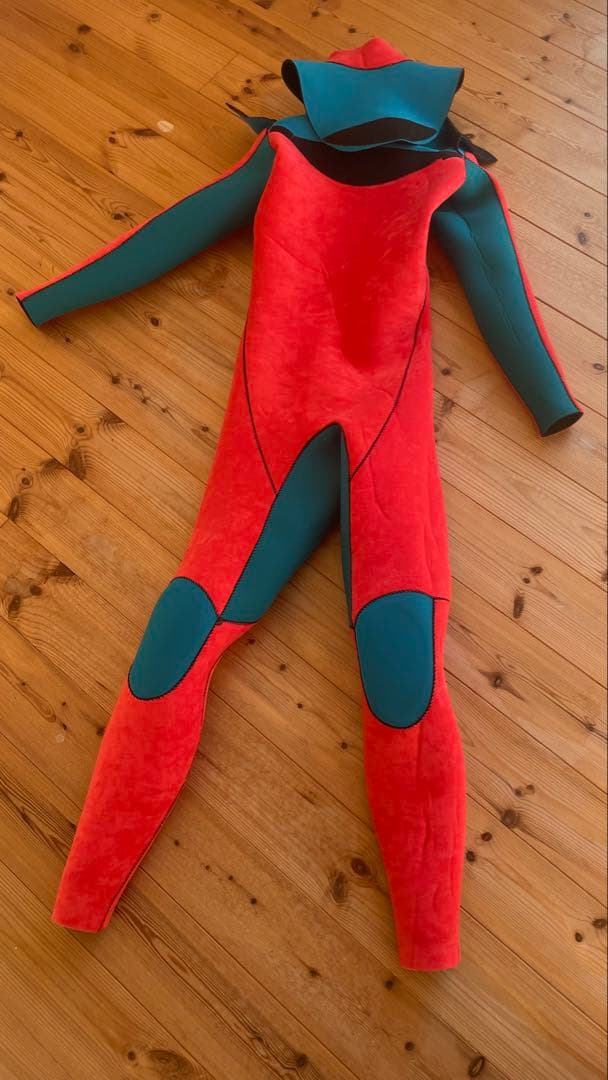 セミドライウエットスーツ