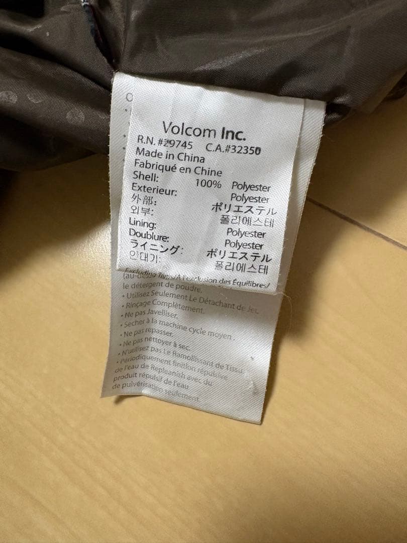値下げ 男性用スノーボードジャケット Mサイズ　VOLCOM