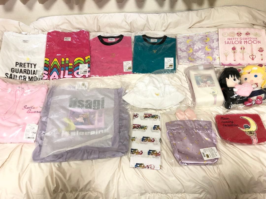 セーラームーンミュージアム　アクスタ、缶バッジ、ポストカード、ドール、まとめ売り