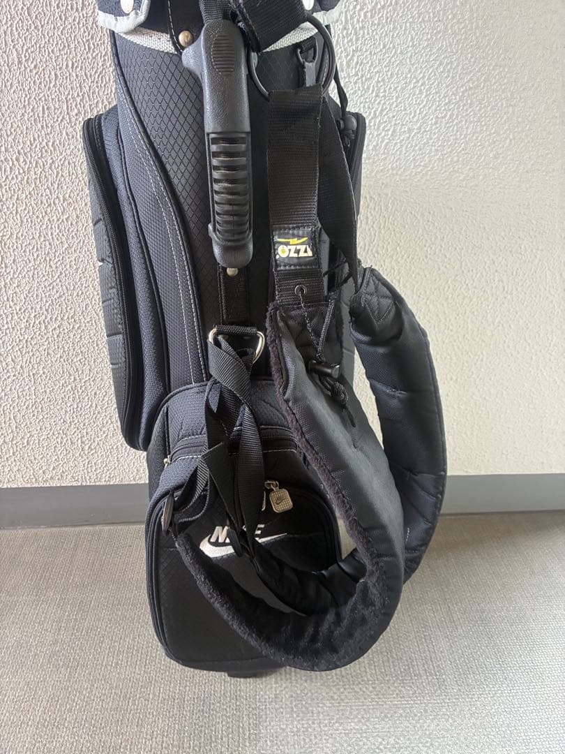 希少　Nike ブラック キャディバッグ フード付き