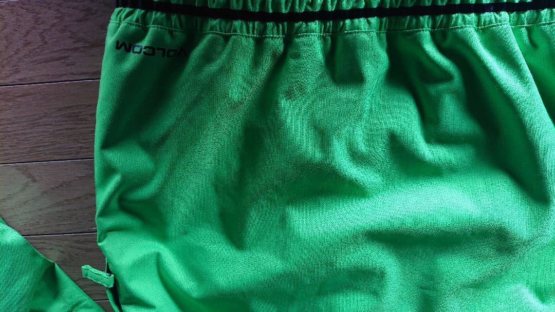 VOLCOM 子ども用 スノーボードウェアセット