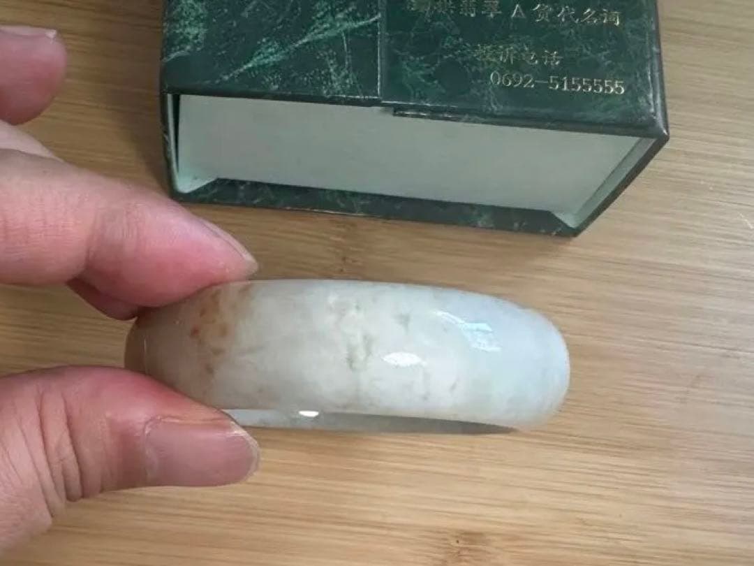 翡翠のブレスレット