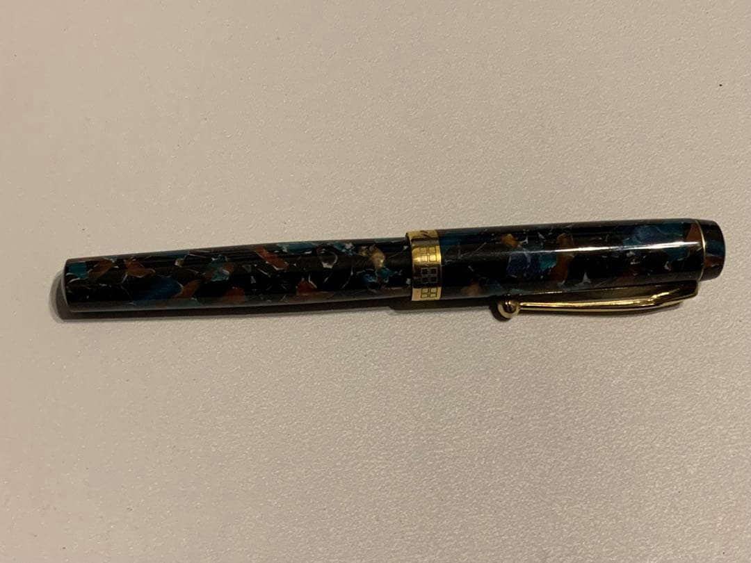 黒と青のマーブル模様 万年筆