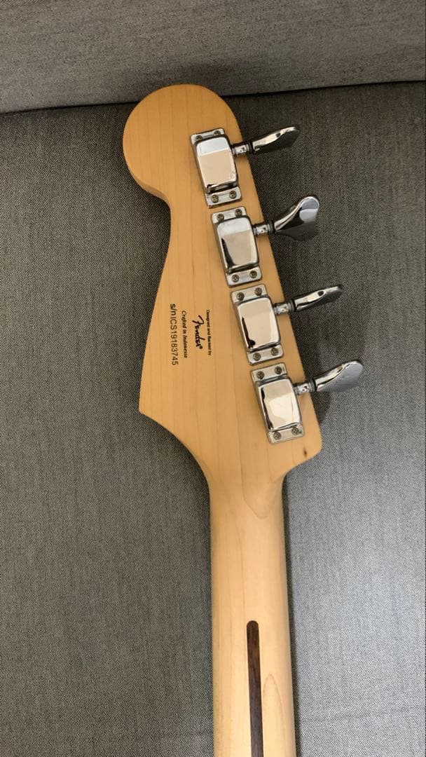 スクワイヤー　Squire Bronco Bass ショートスケールベース