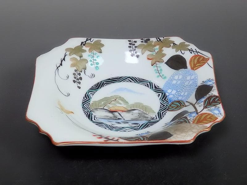 九谷　色絵　草花に蝶の図　角皿　5枚　D597A- BCp
