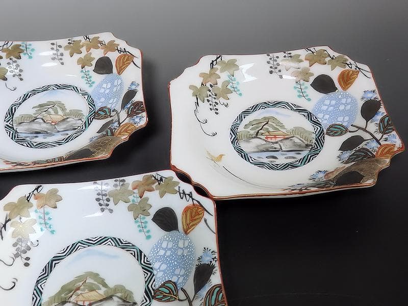 九谷　色絵　草花に蝶の図　角皿　5枚　D597A- BCp