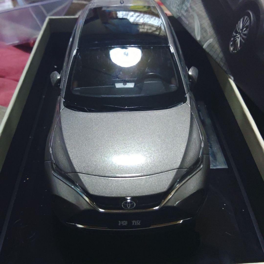 TOYOTAハリアー1/18ミニカーダイキャスト、中国製