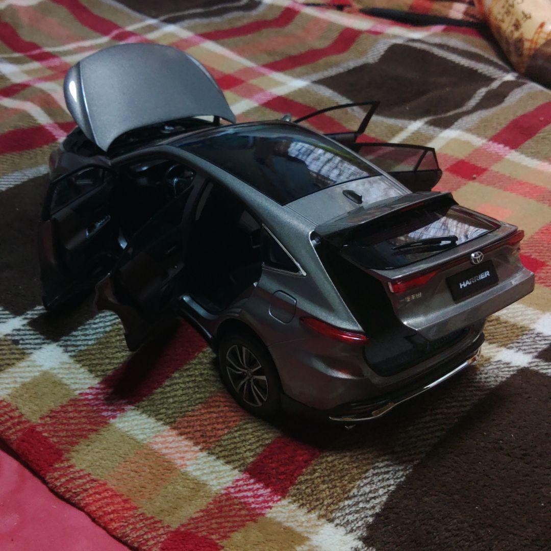 TOYOTAハリアー1/18ミニカーダイキャスト、中国製
