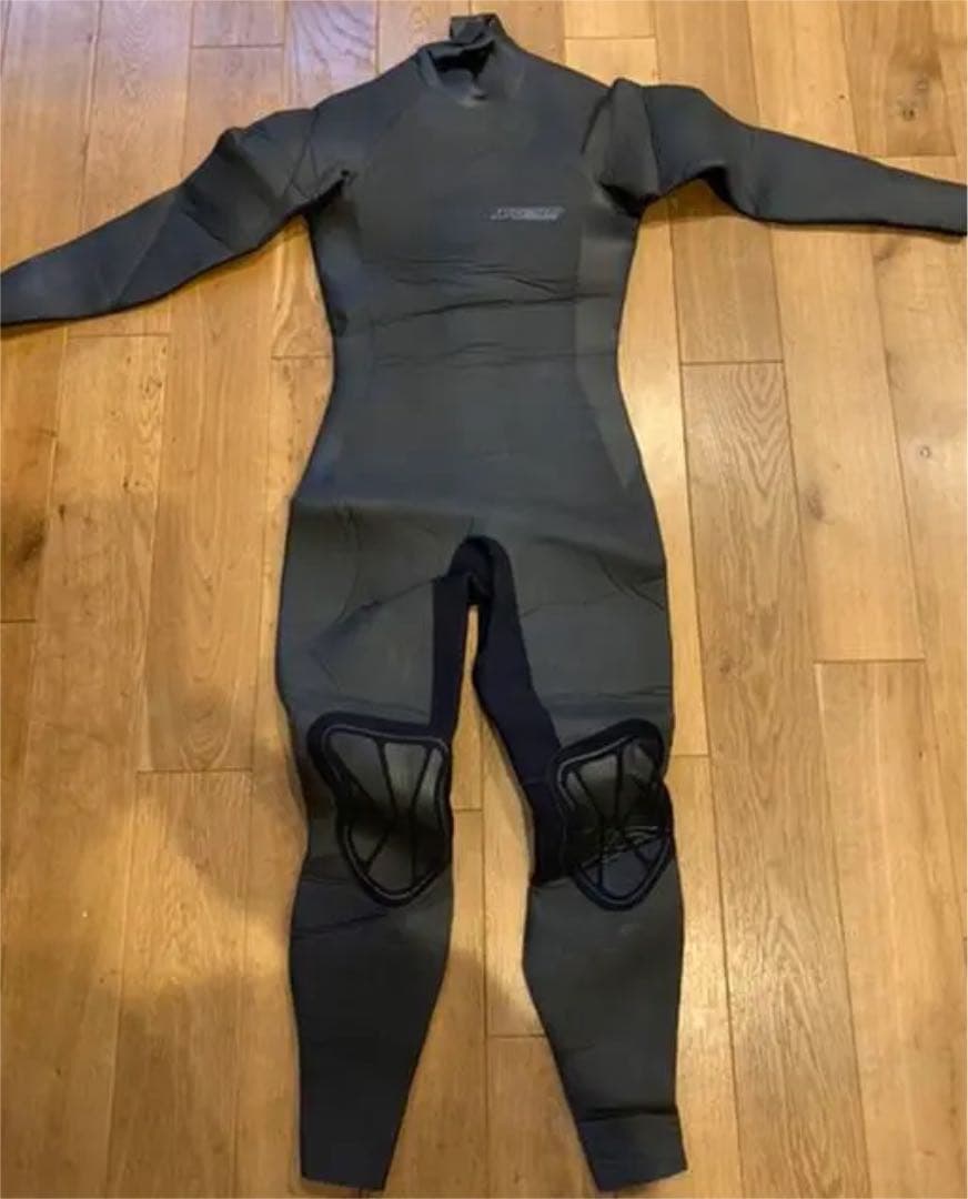 セミドライスーツ　メンズＳサイズ